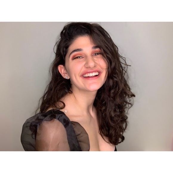 Meet your Posher, Sierra - Picture 1 of 1